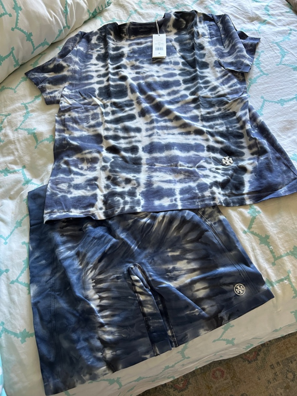 NWT. Tory Sport tie dye t shirt & high rise tie dye bike shorts XL  Tory Navy.